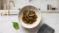 鍋で煮詰めるだけ、ゴーヤの甘辛佃煮——米酢ひとたらしで後味すっきり