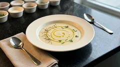 じゃがいも×豆乳でやさしい甘み。とろみがきれいに決まるポタージュの作り方