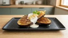 フライパンひとつで主役に：とろとろ茄子ステーキの白練りごまソース