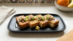 外カリ中ふわに焼くだけ：みょうが香る「焼き厚揚げ」薬味のせ