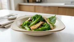 フライパンでさっと蒸すだけ。ブロッコリーとエリンギの塩麹レモン和え（作り置きにも）