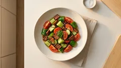 ポリ袋で和えるだけ：プラントビーフジャーキーのコロコロサラダ（昆布×米酢）